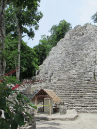 Cobá, "Nohoch Mul-Pyramide", Eigentlich nur ein Steinhaufen...